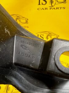 OSŁONA USZCZELKA MOCOWANIE BŁOTNIKA PRZÓD LEWY JAGUAR XJ X351