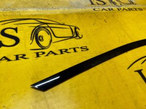 LISTWA SZYBY SZYBOWA OZDOBNA PRAWA RANGE ROVER VELAR L560