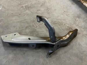 WSPORNIK MOCOWANIE BŁOTNIKA PRZÓD LEWY RENAULT MEGANE IV