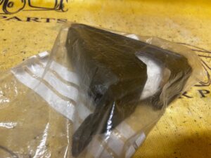 MOCOWANIE WSPORNIK ZAMKA MASKI PRAWE PRAWY BMW X1 E84 NOWE OEM