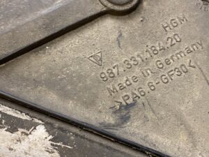 PORSCHE 986 987 OSŁONA SKRZYNI BIEGÓW 98733118420