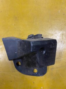 ŚLIZG MOCOWANIE ZDERZAKA PRAWY TYŁ FORD FIESTA MK8