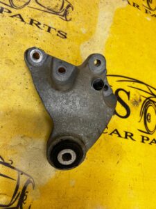 ŁAPA PODUSZKA WSPORNIK MOCOWANIE SILNIKA MERCEDES W176 W246 W117 X156