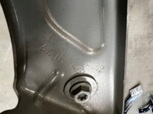 WSPORNIK MOCOWANIE BŁOTNIKA PRZÓD PRAWY RENAULT MEGANE IV