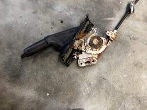 DŹWIGNIA LINKA HAMULCA RĘCZNEGO CHEVROLET CORVETTE C5 97-04