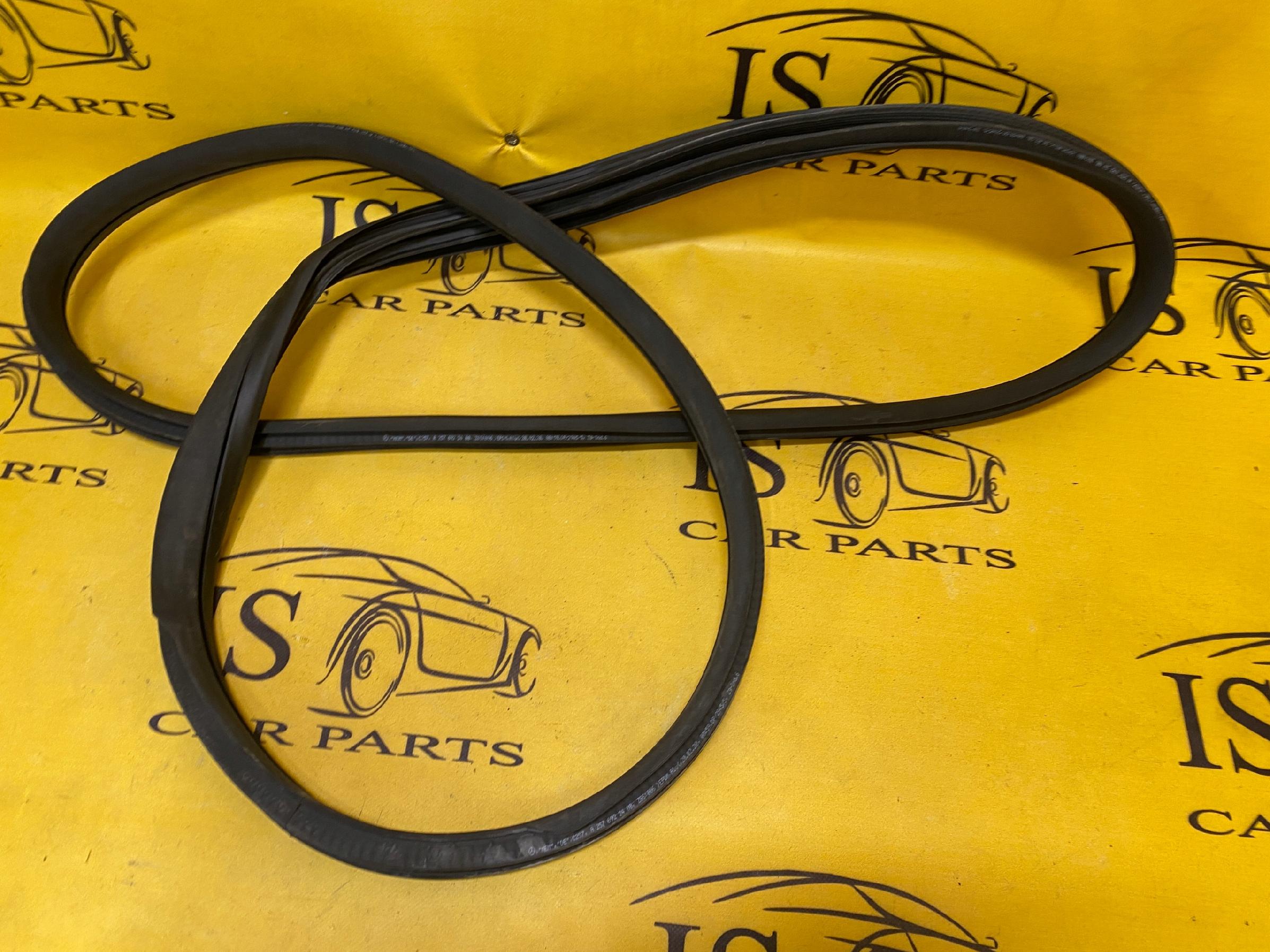 USZCZELKA DRZWI PRAWY TYŁ MERCEDES W257