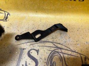 UCHWYT WSPORNIK MOCOWANIE KLAKSONU FORD ESCAPE MK4 KUGA MK3