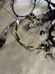 OKABLOWANIE WIĄZKA KOMORY SILNIKA FORD ESCAPE MK4 1.5 EB