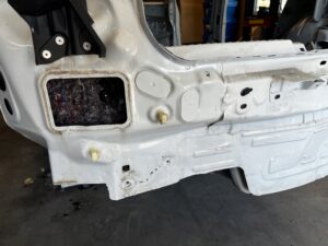 ĆWIARTKA KASTA BŁOTNIK PODŁUŻNICA PRÓG DACH TYŁ DACIA SANDERO III 3