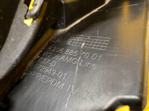 ŚLIZG MOCOWANIE ZDERZAKA PRZEDNIEGO PRZÓD LEWY MERCEDES C-KLASA W206 AMG