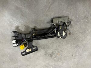 KLAMKA DRZWI PRZEDNIA PRZÓD PRAWA PRAWY BMW 5 E34