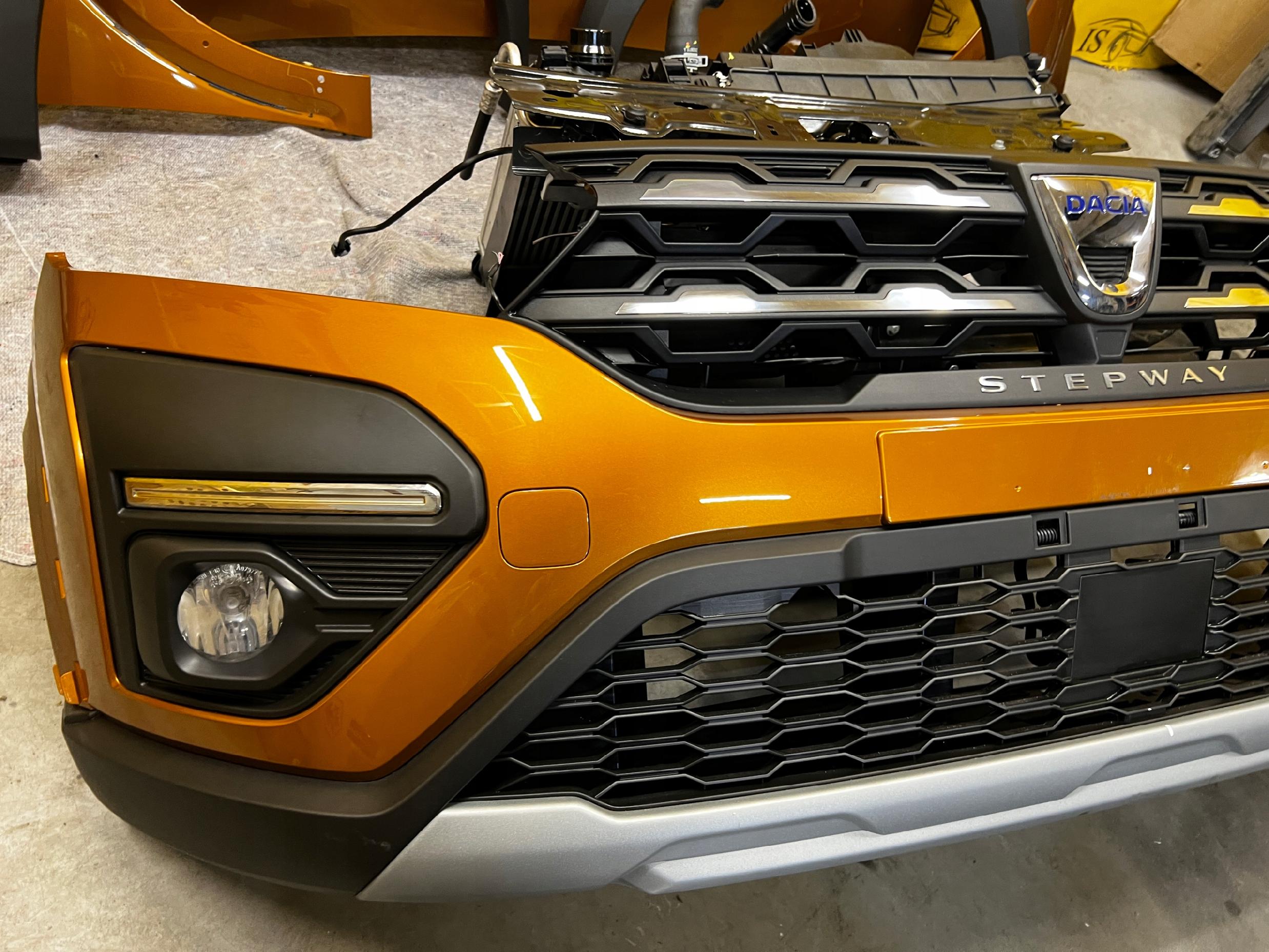 KOMPLETNY PRZÓD CHŁODNICE MASKA LAMPY DACIA SANDERO STEPWAY III 3 RUDY