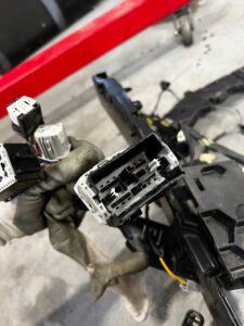 OKABLOWANIE WIĄZKA INSTALACJA WNĘTRZA FORD ESCAPE MK4