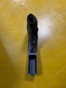 MIESZEK DŹWIGNI HAMULCA RĘCZNEGO FORD FIESTA MK8