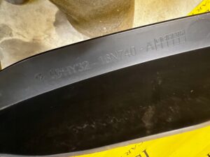 USZCZELKA LISTWA BŁOTNIKA PRZÓD PRAWY PRAWA LAND ROVER DISCOVERY 5 V L462