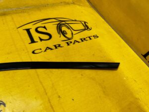 LISTWA SZYBY SZYBOWA OZDOBNA PRAWA RANGE ROVER VELAR L560