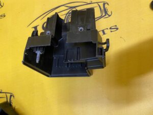 SKRZYNKA OBUDOWA BEZPIECZNIKÓW RENAULT CLIO V