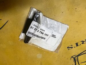 ZACISK MOCOWANIE USZCZELKI ZEWNĘTRZNEJ SZYBY TYŁ MINI R55 R56 NOWY OEM