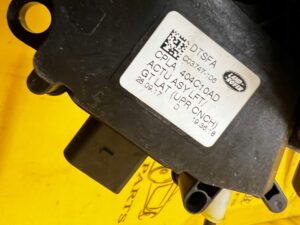 DOCIĄG ZAMKA ZAMEK KLAPY BAGAŻNIKA TYŁ RANGE ROVER VELAR L560