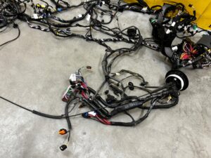 WIĄZKA INSTALACJA SILNIKA WNĘTRZA ŚCIANY GRODZIOWEJ DACIA SANDERO III 1.0 B