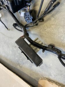 INSTALACJA WIĄZKA KOMORY SILNIKA NISSAN E-NV200