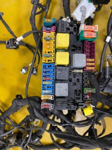 WIĄZKA INSTALACJA BEZPIECZNIKI INFINITI Q30 2.2 D