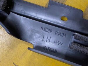 LEWA OSŁONA LISTWA BŁOTNIKA PRZÓD INFINITI Q50