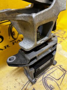 ŁAPA PODUSZKA SILNIKA LR RANGE ROVER EVOQUE II L551 2.0D