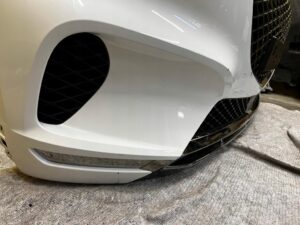 KOMPLETNY ZDERZAK PRZEDNI PRZÓD GENESIS GV70 EUROPA BIAŁA PERŁA