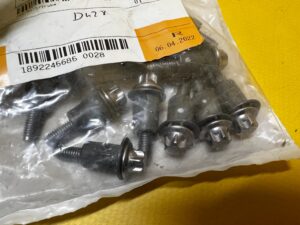 12 X ŚRUBA POKRYWY GŁOWICY M6X29 B47 BMW NOWA OEM