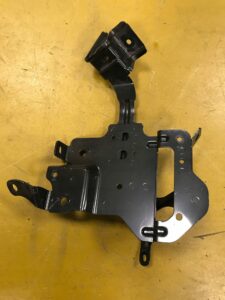 MOCOWANIE BLACHA WSPORNIK UCHWYT INFINITI Q50 Q70