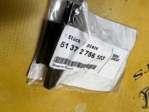 ZACISK MOCOWANIE USZCZELKI ZEWNĘTRZNEJ SZYBY TYŁ MINI R55 R56 NOWY OEM