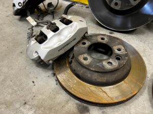 KOMPLET TARCZE HAMULCE ZACISKI PORSCHE CAYENNE 7P5 LIFT 4.2D