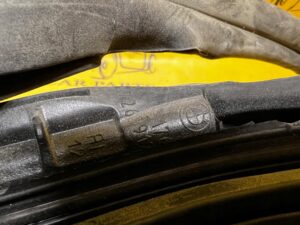 PRAWA USZCZELKA WNĘKI DRZWI KAROSERII BMW F22 F20