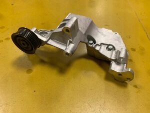 ŁAPA MOCOWANIE ALTERNATORA KLIMY KIA SORENTO III