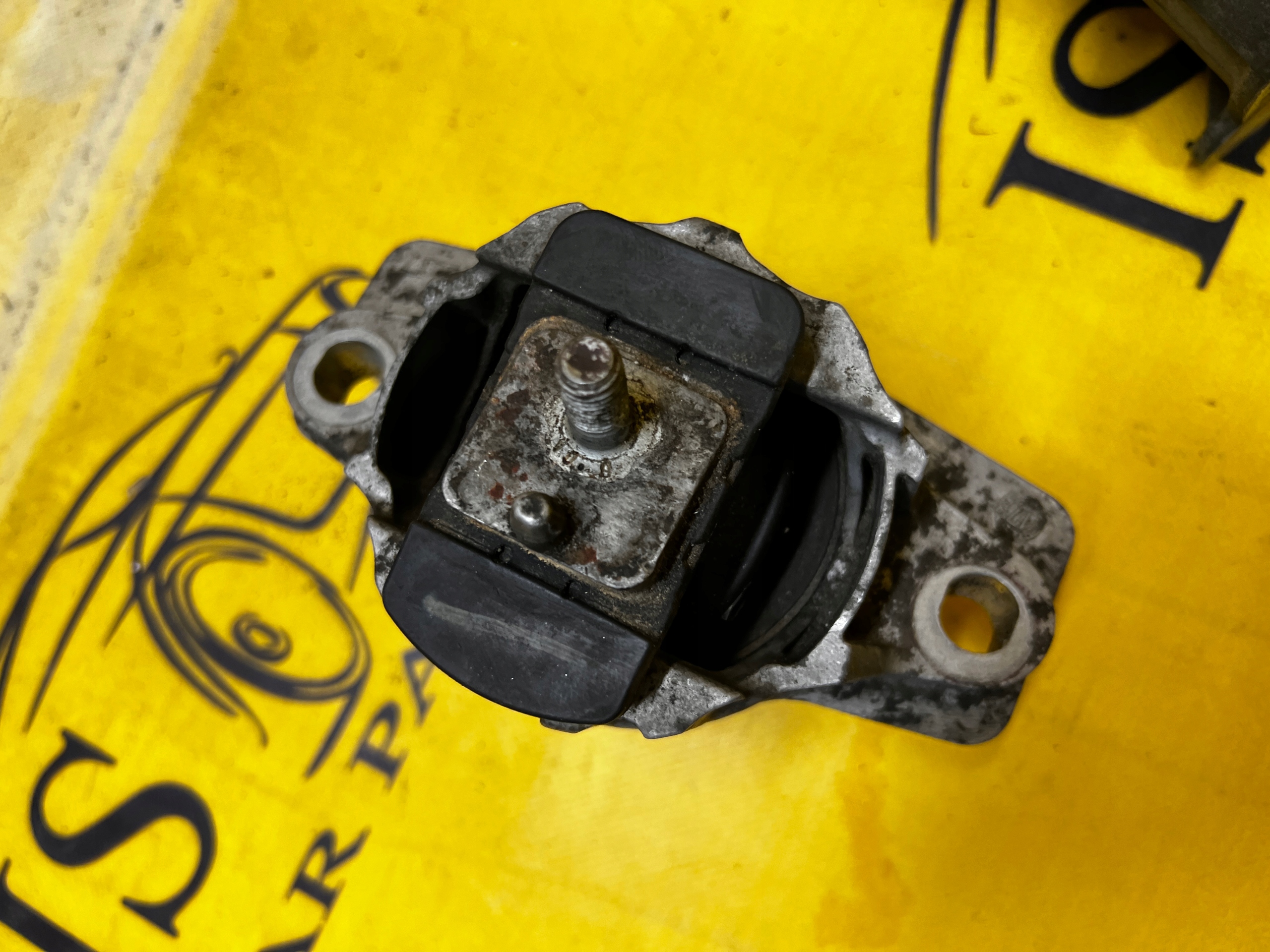 ŁAPA PODUSZKA WSPORNIK SILNIKA LEWA RANGE ROVER VELAR L560