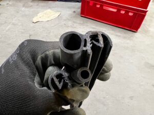 USZCZELKA KAROSERYJNA DRZWI PRZÓD RENAULT MASTER III OPEL MOVANO B