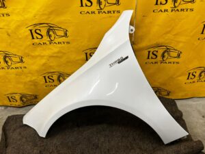 BŁOTNIK PRZEDNI PRZÓD LEWY MERCEDES A KLASA A45 S AMG W177 BIAŁA PERŁA