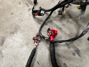 WIĄZKA INSTALACJA OKABLOWANIE KOMORY SILNIKA FORD MUSTANG VI USA 3.7