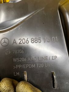 ŚLIZG MOCOWANIE ZDERZAKA PRZEDNIEGO PRZÓD LEWY MERCEDES C-KLASA W206 AMG