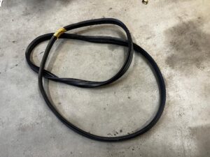 USZCZELKA DRZWI TYŁ TYLNYCH LEWY LEWA DACIA LODGY LIFT 2022R