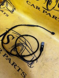 CZUJNIK KLOCKÓW HAMULCOWYCH BMW F22