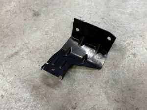 ŚLIZG MOCOWANIE WSPORNIK ZDERZAKA TYŁ PRAWY LAND ROVER DISCOVERY 5 V L462