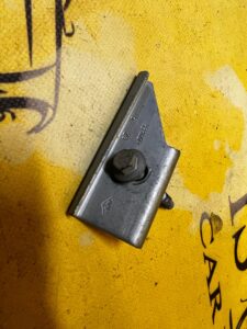 WSPORNIK UCHWYT MOCOWANIE AKUMULATORA DACIA SANDERO STEPWAY III 2023R