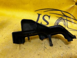 OSŁONA ZATRZASKU MASKI LEWA PORSCHE PANAMERA 970 I LIFT