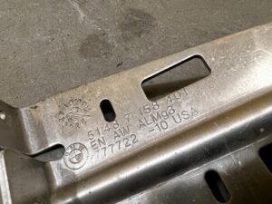 WSPORNIK MOCOWANIE OSŁONY ZBIORNIKA LEWY LEWE BMW X5 E70 F15 X6 E71 F16