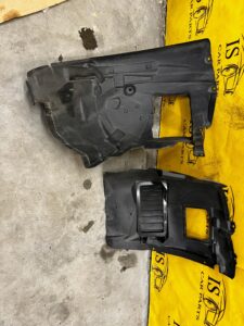 NADKOLE WNĘKA PRAWY PRZÓD BMW E92 M3 8043214