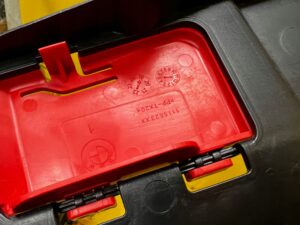 PRAWA OSŁONA RYNNA PODSZYBIE GÓRNE BMW F87 F80 M4