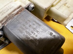 MECHANIZM PODNOŚNIK SZYBY TYŁ LEWY PEUGEOT 308 II T9