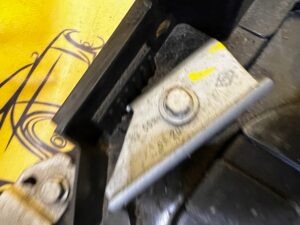 PODSTAWA MOCOWANIE AKUMULATORA DACIA SANDERO III 2021R